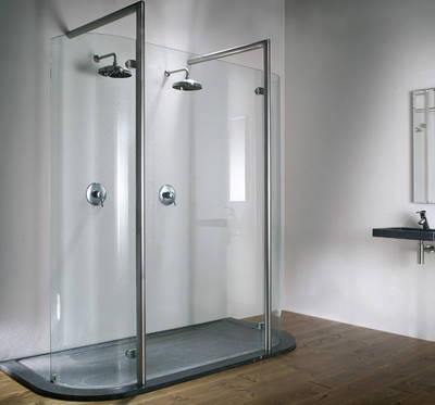 Typisch Designbad: Licht, Luft und glasklar
