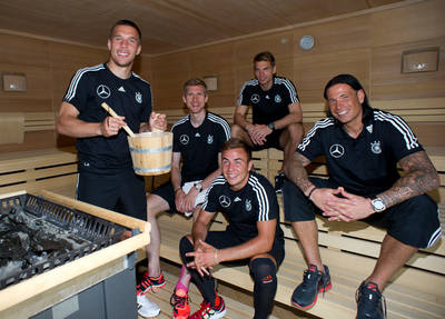 Ob Bastian, Lukas oder Mario - in der Klafs-Sauna werden Jogis Jungs wieder fit