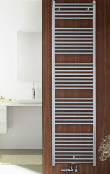 Auf der GET Nord in Hamburg zu sehen: Der neue Zehnder Zeno in Chrom und weitere intelligente Haustechniklösungen aus den Bereichen Design-Heizkörper, komfortable Wohnraumlüftung und Heiz- und Kühldecken-Systeme