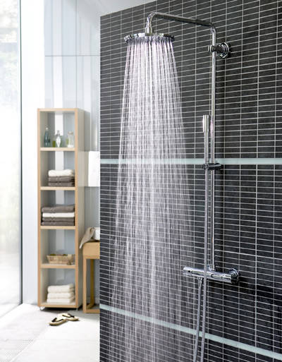 Modern, puristisch und mit extra langem Duscharm