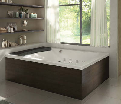 1 A Bade- und Massagegenuss bietet Teuco mit seinen drei Seaside T8 Modellen - unverschämt wohltuend, unerhört leise