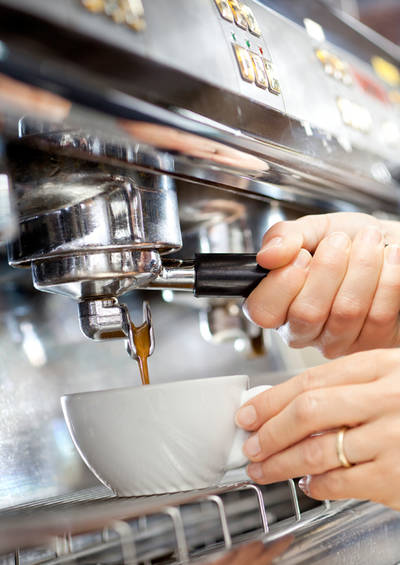 Schwört auf BWT-Wasserfilter: Nana Holthaus-Vehse, Deutsche Barista-Meisterin SCAE, Mitglied des deutschen Kaffeeverbandes, der deutschen Baristagilde und Kaffeesommelière