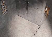 Die innovative Duschrinnengeneration TECEdrainway wurde speziell für den Übergang zwischen Wand und Boden entwickelt und zeichnet sich durch einen großen Toleranzbereich beim Einbau aus