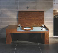 Verborgen in einer Bank - das komfortable WC