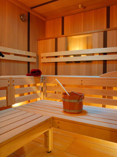 Yin-Yang-Sauna mit Farblicht