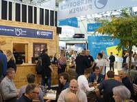 Der Herborner Messestand lud zum Austausch und Verweilen ein. Bademeister Schaluppke begeisterte wie gewohnt die Messebesucher mit seinem Programm (großes Bild oben)
