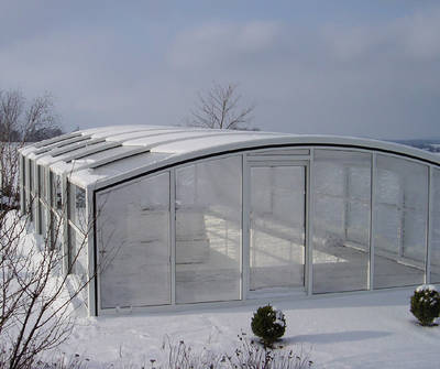 Auch die großen und hohen Paradiso Überdachungen sind statisch gefeit gegen Wind und Schnee