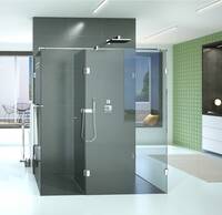 Raus aus der Ecke: Die Dusche, die in der Mitte des Raumes platziert beispielsweise auch als Raumteiler perfekt funktioniert