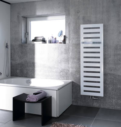Minimalistisch und elegant fügt sich der Zehnder Metropolitan in jede moderne Badgestaltung ein