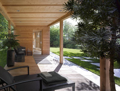 Flexibel im Einsatz fungiert Klafs Talo als Aussensauna, Wellnessbereich, Poolhaus, Gartenhaus oder einfach als Entspannungsoase