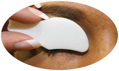 Die Pads werden einfach auf das Lid gedrückt- fertig