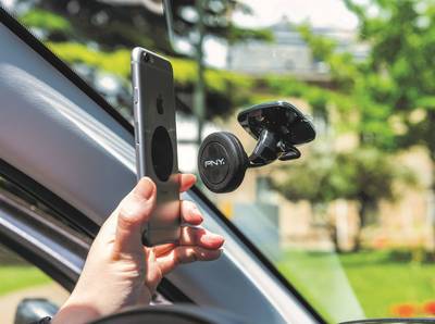 Wo geht´s ans Meer? Dank PNY Universal-Magnethalter geht das Smartphone-Navi sicher mit auf die Reise