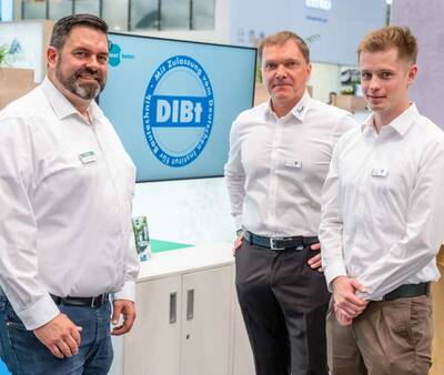next.beton erhält DIBt-Zulassung: (v.l.n.r.) Manuel Diederich (Röser Unternehmensgruppe), Frank Mertens (Finger-Beton Unternehmensgruppe), Jonas Schulte (BERDING BETON)