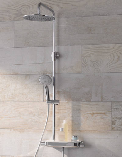 HSK AquaTray: variantenreiche Armaturen-Serie wahlweise als Sicherheitsarmatur oder mehrteiliges Armaturenset mit Kopf-und Handbrause
