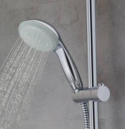 Die Handbrause stammt ebenfalls aus der Grohe Serie Tempesta. Dank Speed-Clean-Technologie bleiben ihre Silikondüsen immer schön frei von Kalk-Rückständen