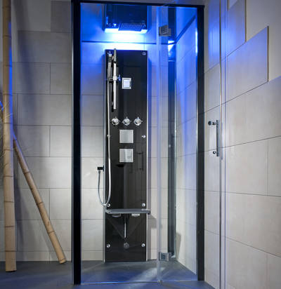 Mit Schnellheizung, LED-Licht und Audioanschluss ist die Saniku Multifunktionsdusche ein echter Genuss
