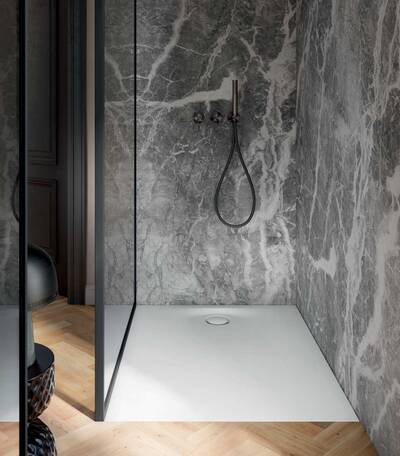 BetteUltra Space verbindet klare Architektur mit maximaler Zurückhaltung im Raum. In Kombination mit BetteCompact+ ist die Duschwanne ab nur 90 mm Aufbauhöhe realisierbar