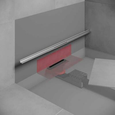 TECEdrainway lässt sich optimal auf die Duschplatz-Maße ablängen und integriert sich harmonisch im Übergang von Wand und Boden. Das integrierte 3D-Gefälle gleicht Bautoleranzen aus, während die Justierscheibe für eine präzise Ausrichtung des Duschprofils sorgt